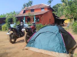 Viesnīca Kyathanamakki Base Camp Stay pilsētā Kalasa