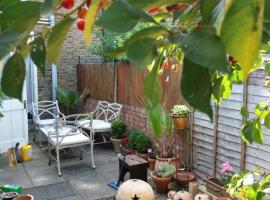 Cosy London single room (near Wimbledon), homestay in London