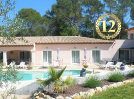 Domaine Le Mas Sans Soucis, Cama e café (B&B) em Fayence