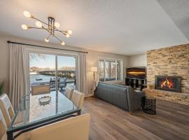 Riverfront Champlin Townhome with Deck and Water View!, hotel s parkovaním v destinácii Champlin