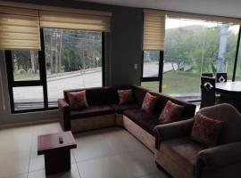 Departamento Acogedor: Nuevo y Amplio, appartamento a Cuenca