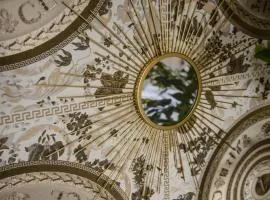 Luxury Versace 1 Bed Hot Tub Pool Table Sky Tv