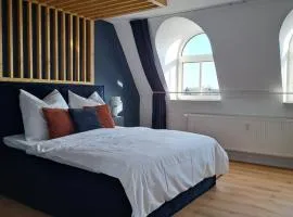LIVORA Altstadt Wilhelmshaven - Stilvoll - Zentrumsnah - TV-Streaming - Balkon - Nordsee - Badewanne