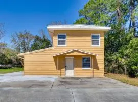 5 Mi to Lake Sumter Landing Bright Home with Patio