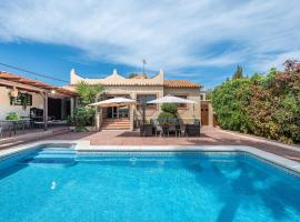 CHALET EN MARBELLA, Casa Valle Iruelas, chalé alpino em Marbella