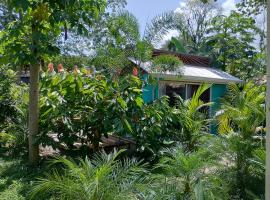 El Tucán Feliz - Jungle tiny guest house by Playa Cocles, maison d'hôtes à Cocles
