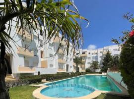 Joli appartement balnéaire avec piscine, hotel con parking en Tánger