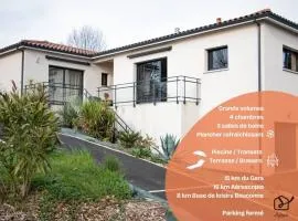 Grande villa avec vue et piscine