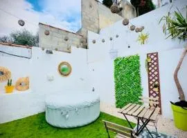 Petite maison avec terrasse