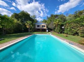 Heerlijke villa met privé zwembad & 5 slaapkamers dicht bij Lucca en Pisa, holiday home sa Monsagrati
