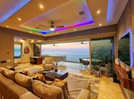 THE BEST OF LUXURY AND THE BEST SEA/SUNSET VIEWS, PRIVILEGED LOCATION