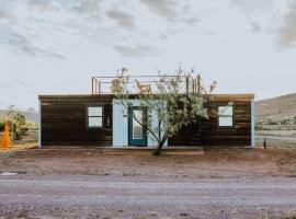 New Moonlight Ridge-Shipping Container Home, hotel in Alpine