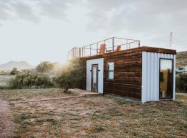 New Endless Sunsets-Container Home, hotel in Alpine