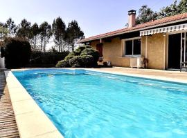 Villa Landaise - Piscine, cottage in Sanguinet