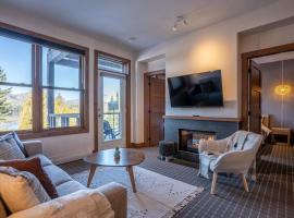 Condos overlooking Lac Superieur & mountain views, hotel in Lac-Superieur