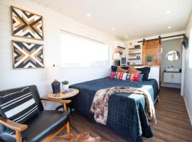 New The Buffalo-Shipping Container in Alpine, tiny house sa Alpine