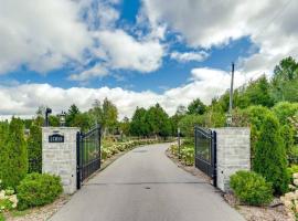 Large Luxury Estate, hotel com estacionamento em Schomberg