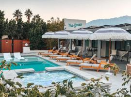 The Yucca Hotel Villa - Entire Buyout, feriehus i Desert Hot Springs