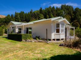 Kauri Cottage - Marahau Holiday Home, hotel em Motueka