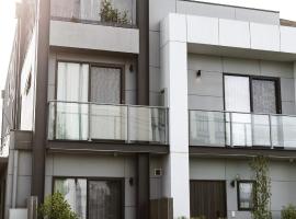 Timber Door Luxury Accommodation Geelong, serviced apartment in Geelong