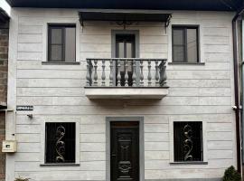 New , comfortable 3 bedroom house, hotel v Jerevanu