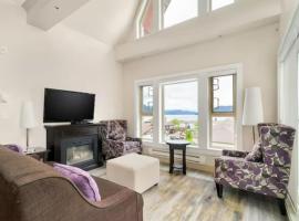 Scenic 3BR Penthouse Suite w/ Rooftop Lake View, hotel i Harrison Hot Springs