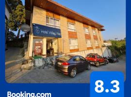 Perfectstayz Value Vista 5 min walk to Mall road، فندق في موسوري