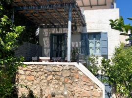 Villa Zephyros, near Kaiki beach, ξενοδοχείο στις Σπέτσες