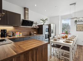 Stylish & Relaxing Penthouse ~ Workspace ~ Parking, luxury hotel in Gelsenkirchen