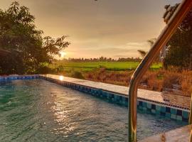 Kurau Inn Farmstay: Kuala Kurau şehrinde bir kulübe