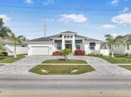 2022 built home with pool/spa and walk to Mackle Park