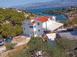 Apartments with parking space Splitska, Brac - 21974