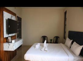 hotel rajhans: Pinjaur şehrinde bir otel