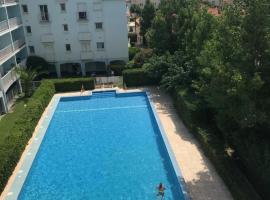 T2 au calme, plage à 100 m, parking privé, WIFI, clim – hotel przyjazny zwierzętom w mieście Canet-en-Roussillon