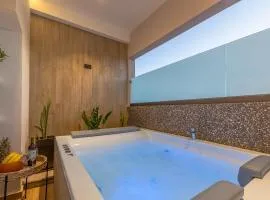 Hot Tub - 5 min to Beaches - Netflix - Full Kitchen