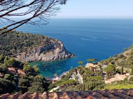 Calapiccola Luxury apartment with the view on Giglio and Giannutri islands, hytte i Monte Argentario