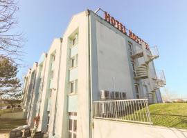 HOTEL NOCTUEL, ξενοδοχείο σε Rambouillet