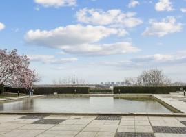 Le Saint-Cloud moderne - Vue imprenable sur Paris, hotel in Saint-Cloud