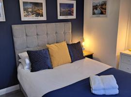 The Heart - Cosy 3 bedroom house with double driveway and Garden in Manchester, smeštaj za odmor u gradu Mančester