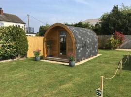 Cosy Glamping Pod, viešbutis mieste Alford