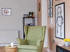 Family Friendly Flat near Old Town with Parking