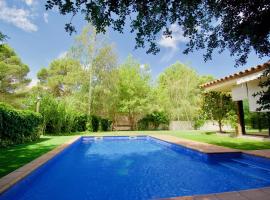 Villa Montgó, hotel with jacuzzis in L'Escala