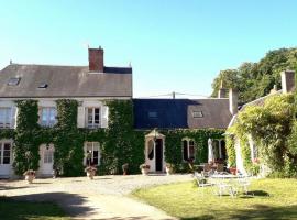 Le Clos des Tilleuls - Gite 10 people โรงแรมในFrancueil