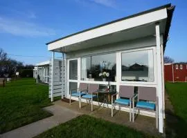 Sea Lavender Holiday Chalet, close to sandy beach