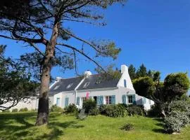 Villa spacieuse avec jardin clos à 5 min du port de Sauzon, calme absolu, idéale famille, Wi-Fi inclus - FR-1-418-155