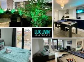 Lux Livin' Apartments - Luxury 2 Bed Apartment with Sky Garden