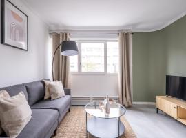 Appartement Charmant à Levallois, family hotel in Levallois-Perret