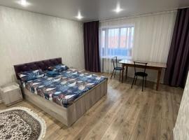 Сдам 1-комн квартиру в Центре, hotel in Semey