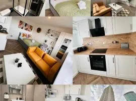 R3 - Private Room in Modern Shared Apartment, Each with Kitchenette, Central Birmingham