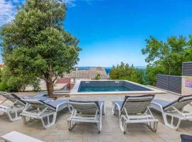 Holiday home in Klenovica 43094